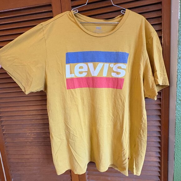 Vintage Levis Short Sleeve Yellow Logo Tee Unisex Size L - Picture 1 of 4